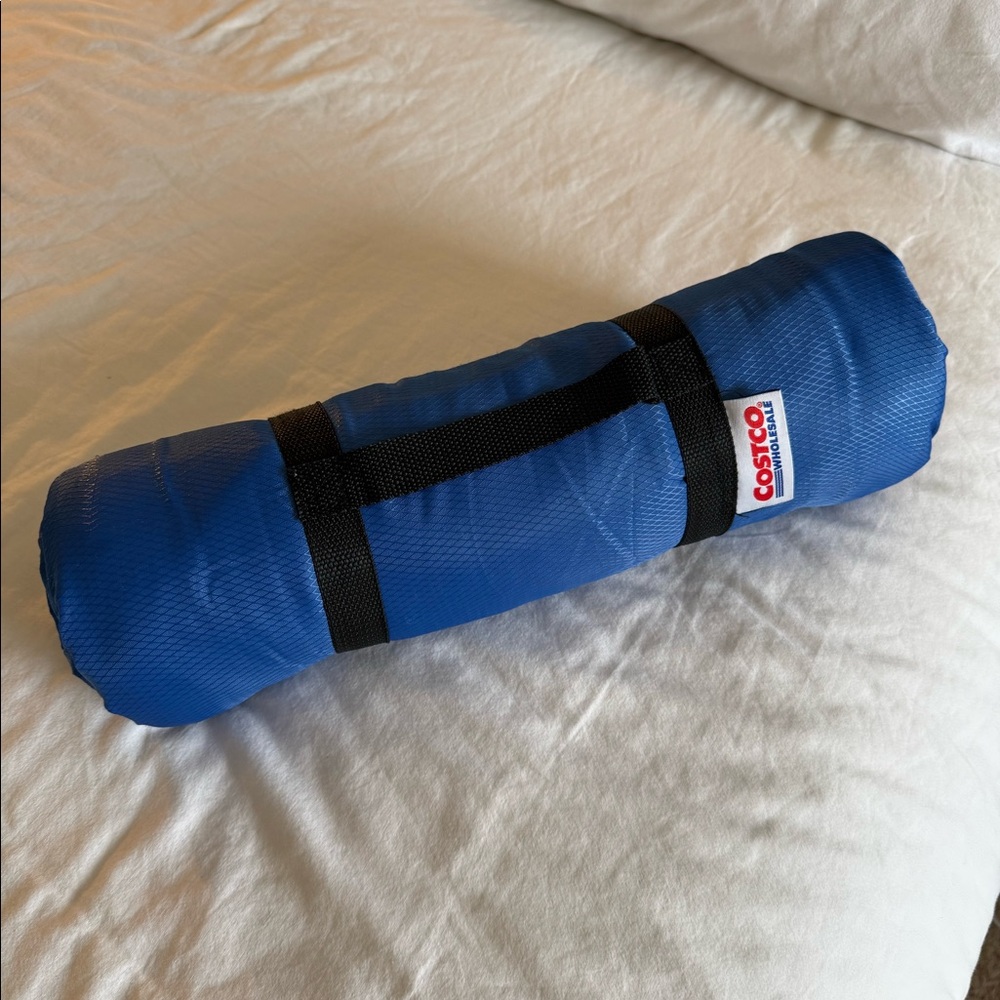 COSTCO ROLL UP STADIUM PICNIC TRAVEL BLANKET THROW 46 X 54'' BLUE NAVY